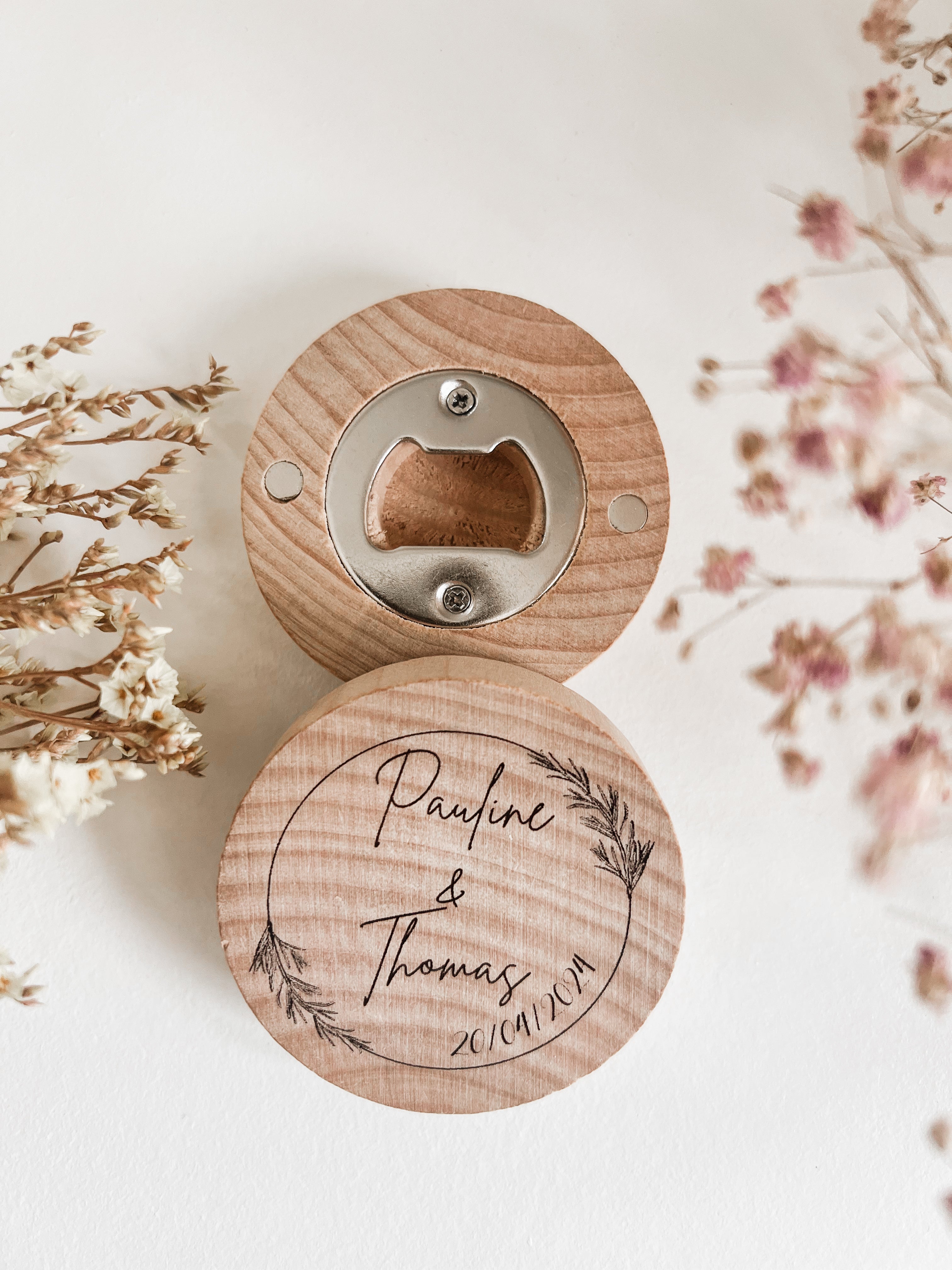 Ouvre bouteille bambou décapsuleur en bois magnet personnalisé cadeau d'invités mariage save the date bapteme anniversaire évènement - France