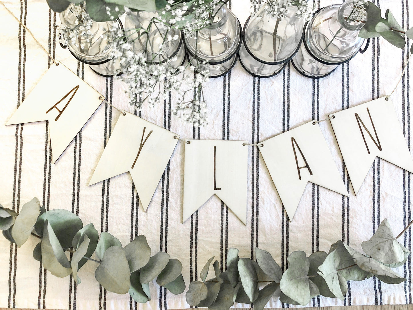 Guirlande en fanion personnalisée Lespimpeurs Les pimpeurs cadeau naissance décoration chambre évènement anniversaire fête