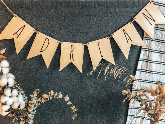 Guirlande en fanion personnalisée Lespimpeurs Les pimpeurs cadeau naissance décoration chambre évènement anniversaire fête